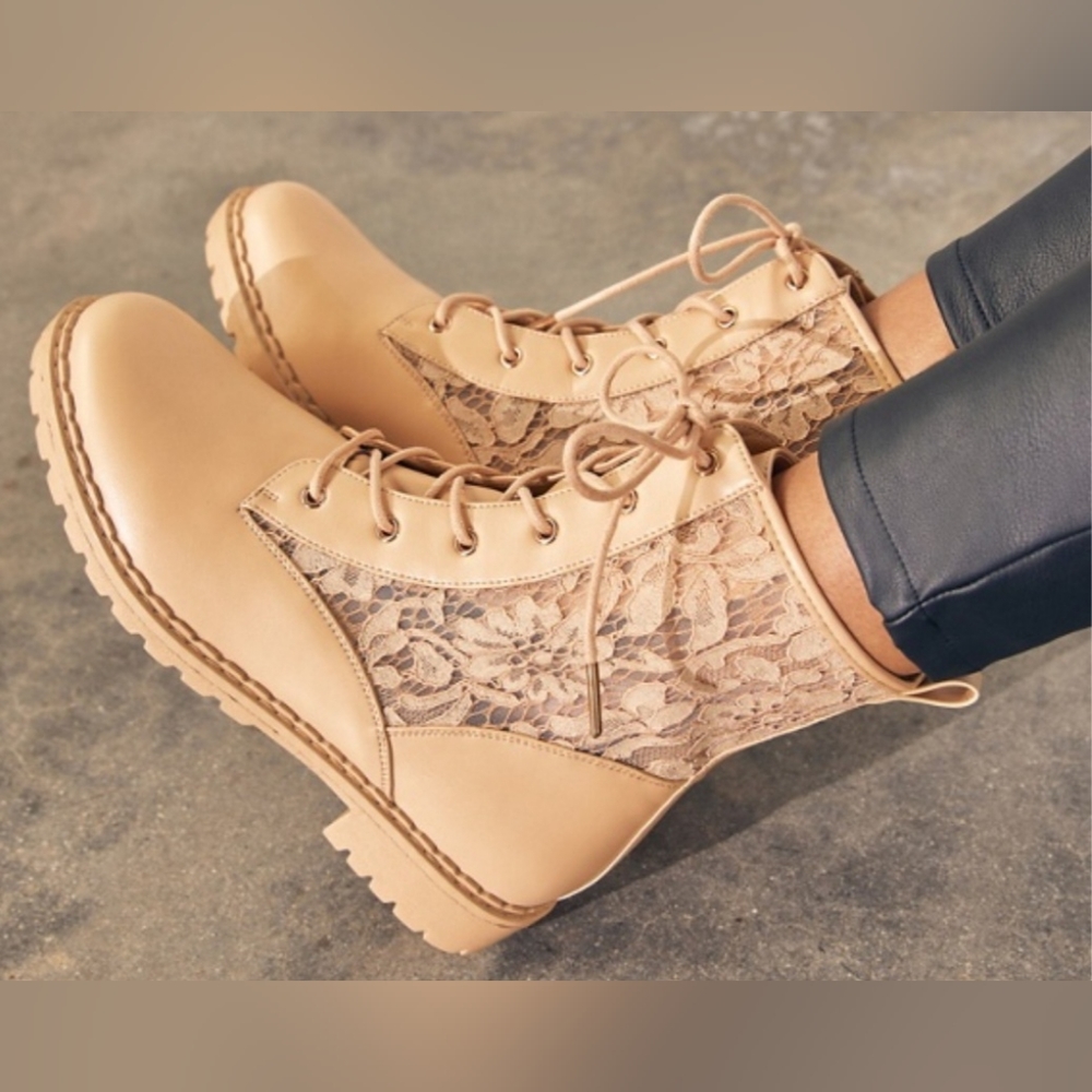 NWT Marina Lace Combat Boot Size 8 Justfab